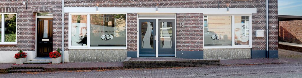 Het pand van Tandartspraktijk Neer aan de Hoogstraat