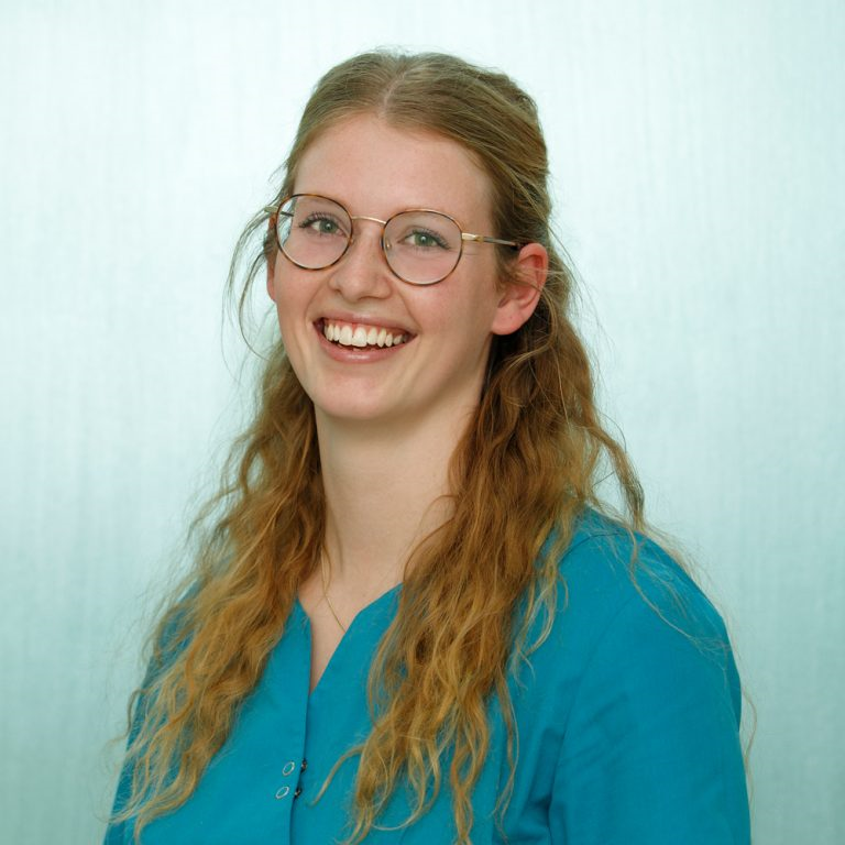 Mirte Lintjens, baliemedewerker